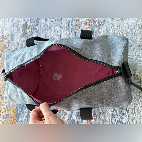 NWT Herschel Supply Company Duffle Bag - Heather Gray - Picture 4 of 10